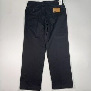 Haggar Pants Men’s 40x32 Black Everywhere Khaki Trousers MEASURES 38x32 NEW